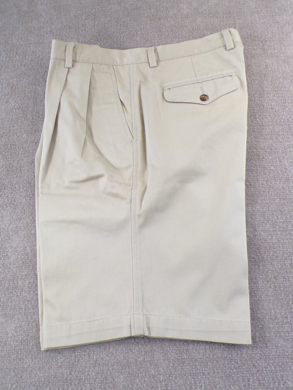 Cutter & Buck Men's Pleated Chino Shorts Beige Size 35 Cotton 9" Inseam